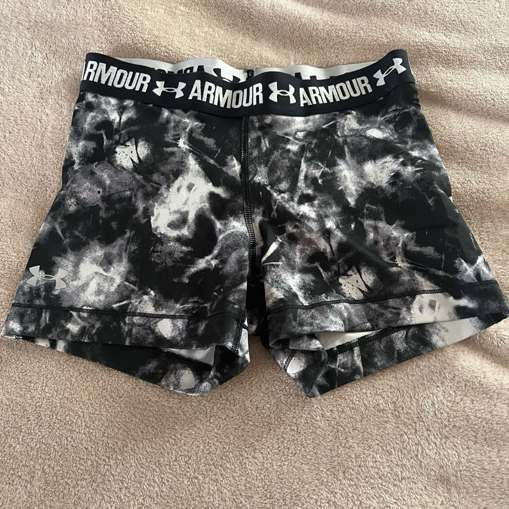 Under Armour Women's Dynamic Black and White Athletic Shorts
